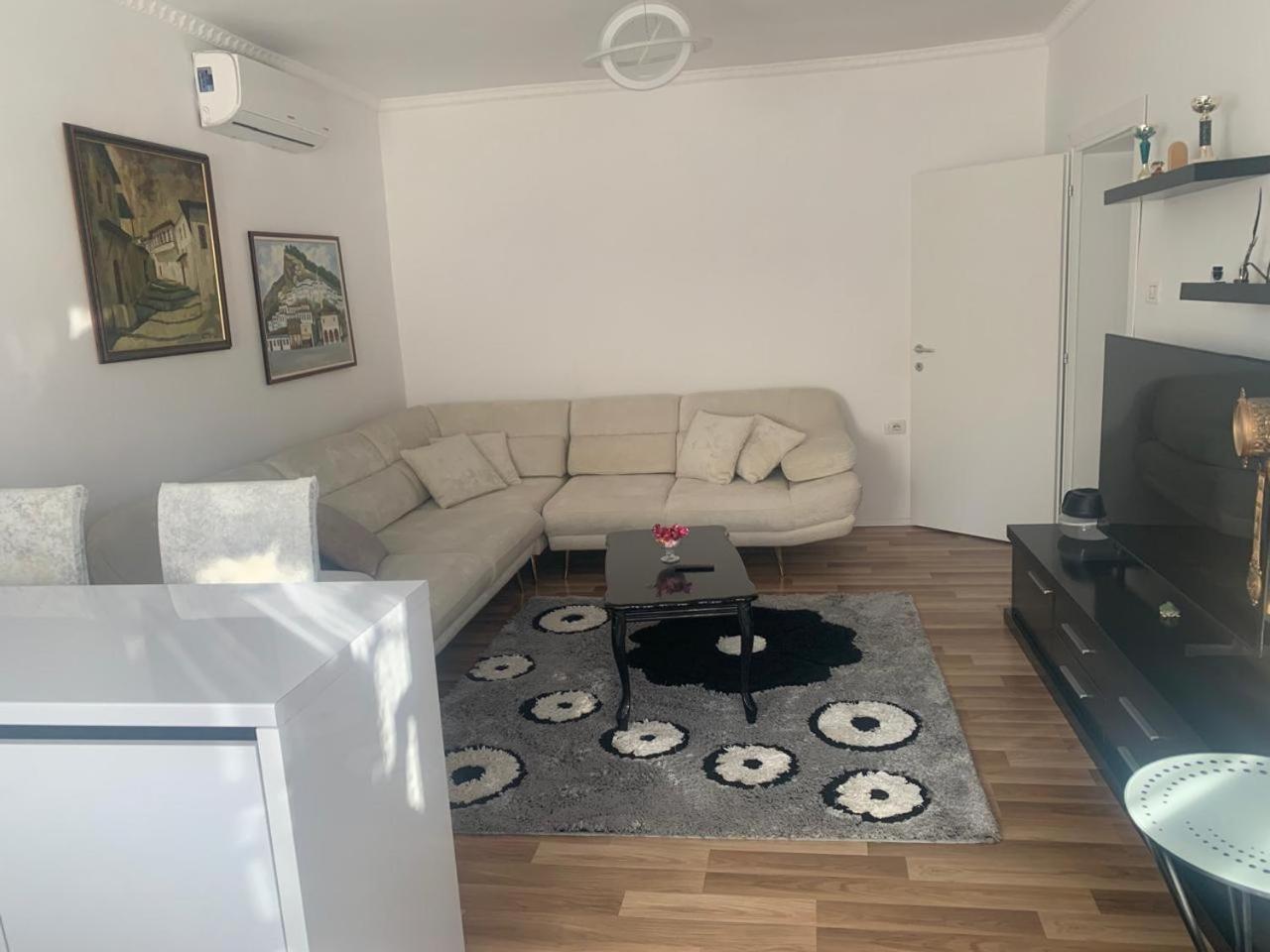 Flat In Berat'S Center Apartment Exterior photo
