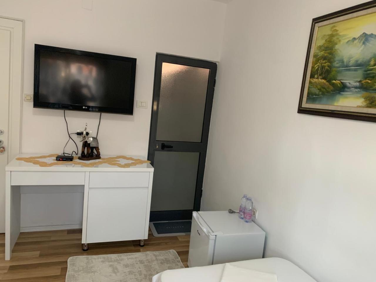 Flat In Berat'S Center Apartment Exterior photo