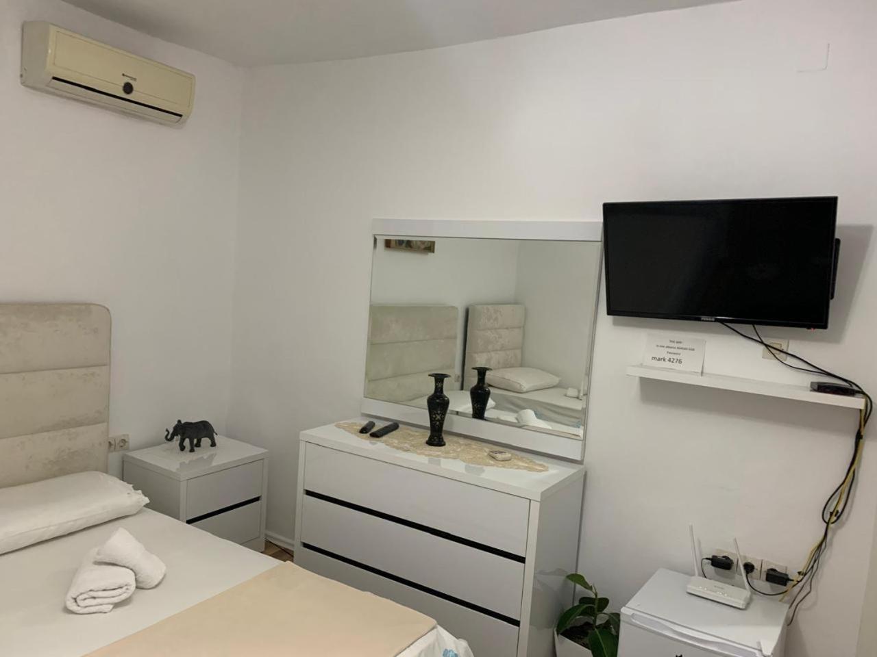 Flat In Berat'S Center Apartment Exterior photo