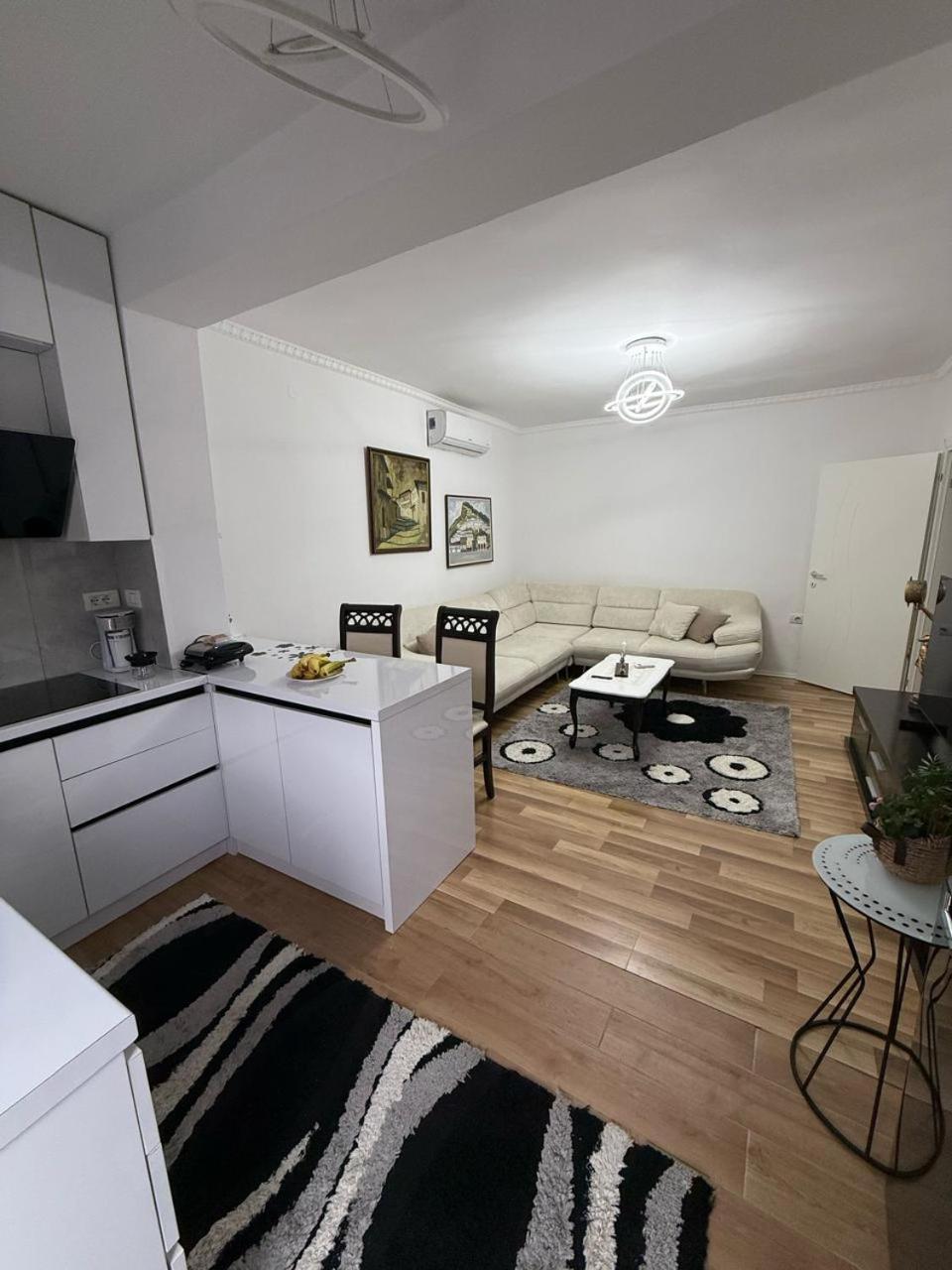 Flat In Berat'S Center Apartment Exterior photo